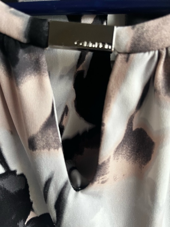 Women’s Long-Sleeve Floral Print Blouse in Black and Blush Calvin Klein small - Picture 4 of 9